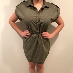 ⭐️Akria army greet dress shirt